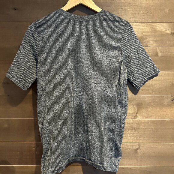 ATHLETA Renew Ribbed Tee Pinstripe Stretch Top Size XL - Picture 3 of 4